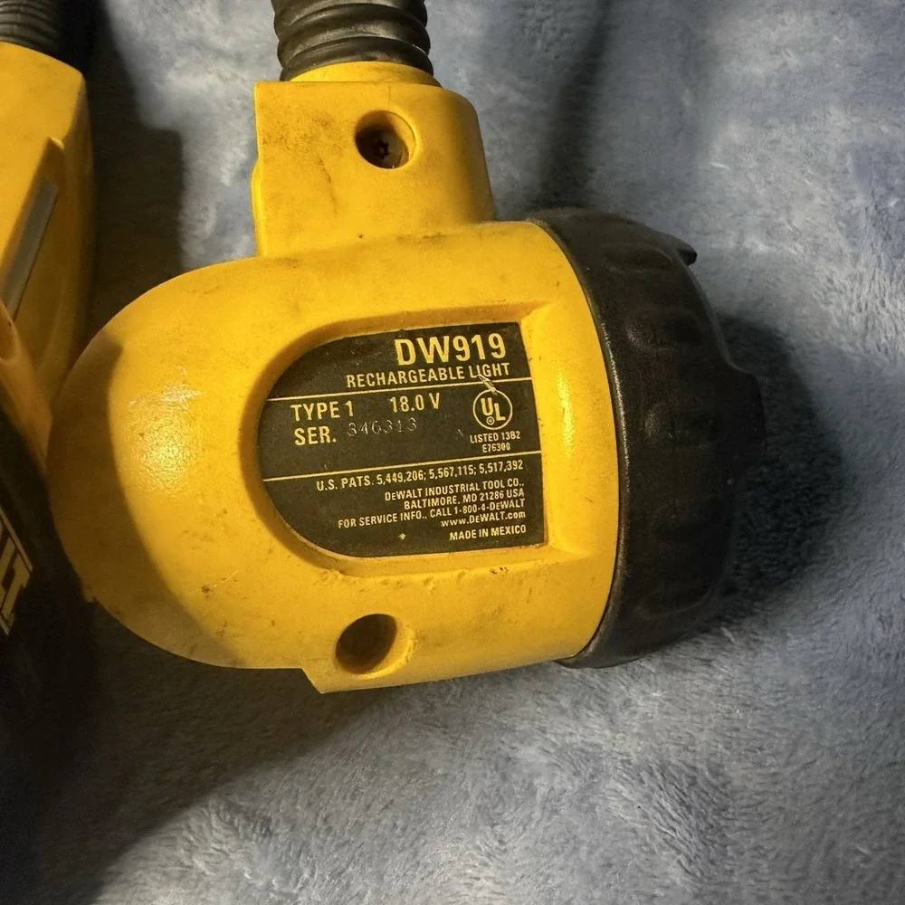DEWALT DW919 18V Adjustable Neck Flash Light‎ With Battery 18v Xr 	+nicd